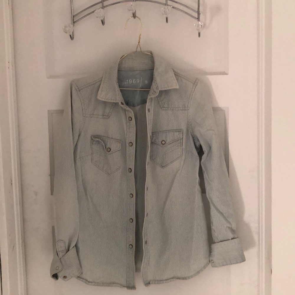 Gap light denim snap